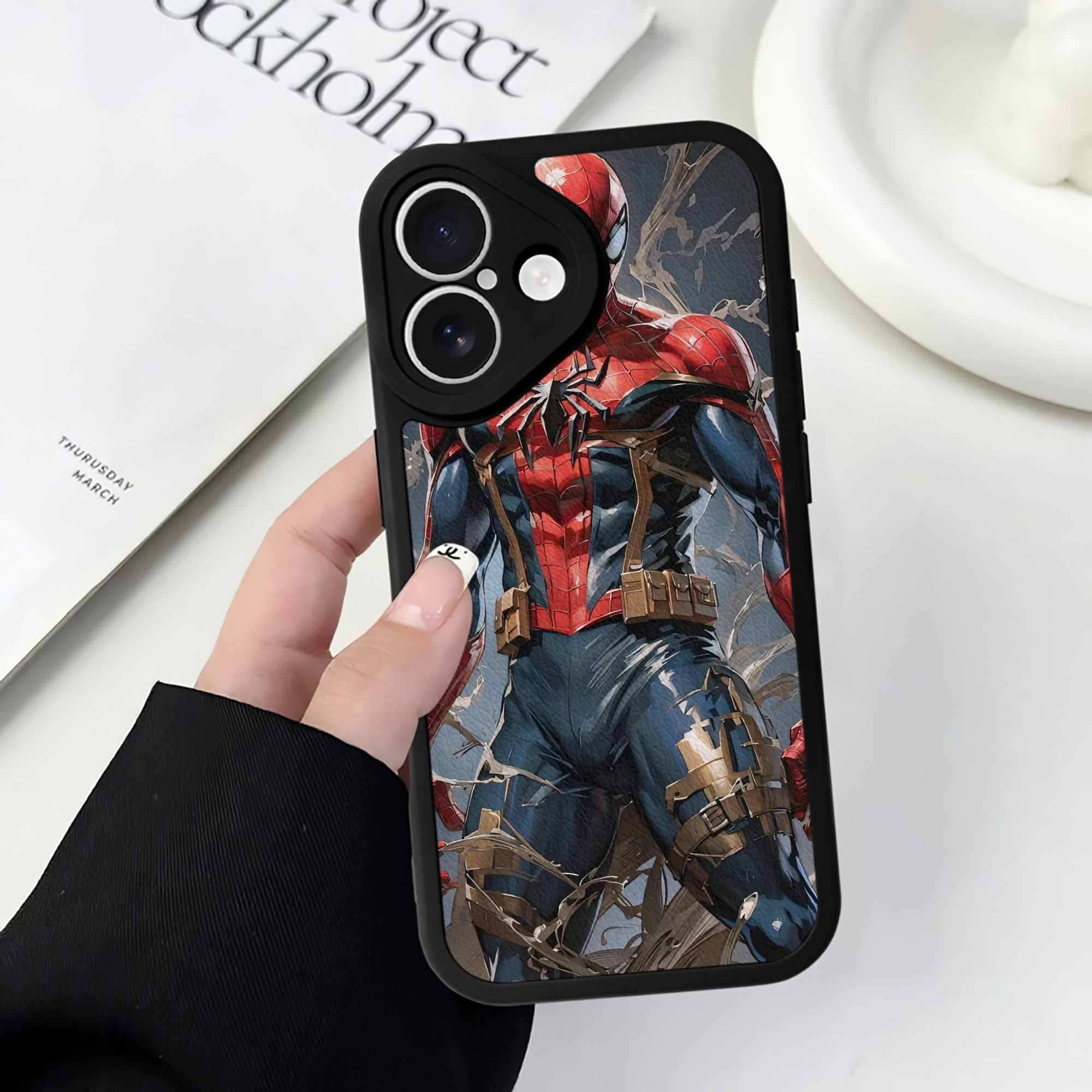 （画像用） Spider Man スパイダーマン 【iPhone 16シリーズ対応】シリコンスマホケース（レザー調） 材質：シリコン